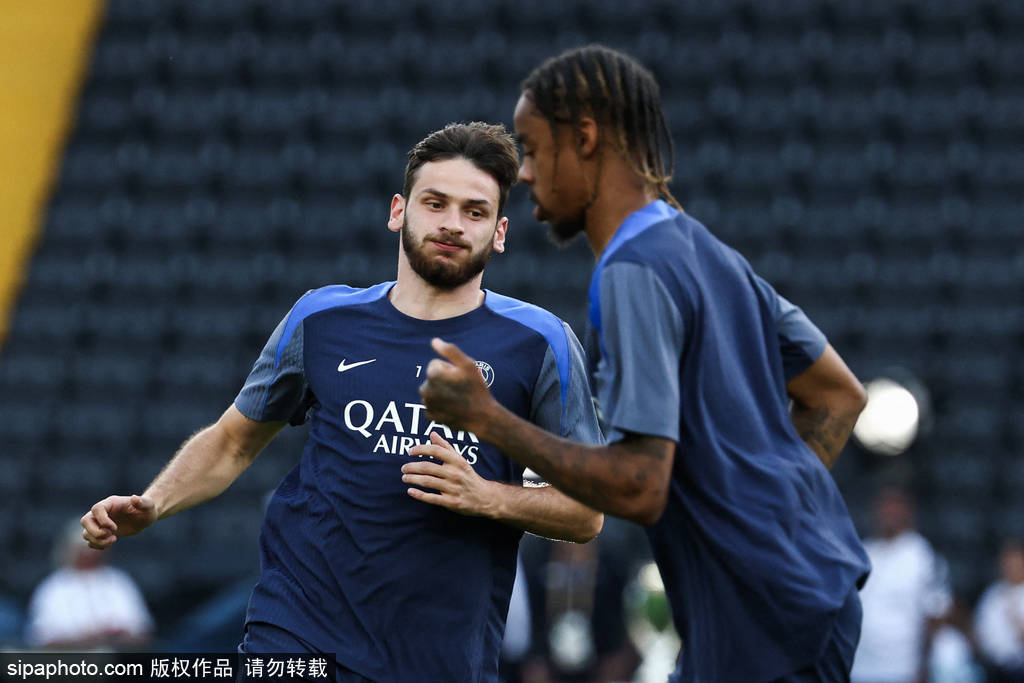 法甲第三轮：巴黎圣日耳曼与图卢兹的强强对话，里昂马赛德比引爆激情